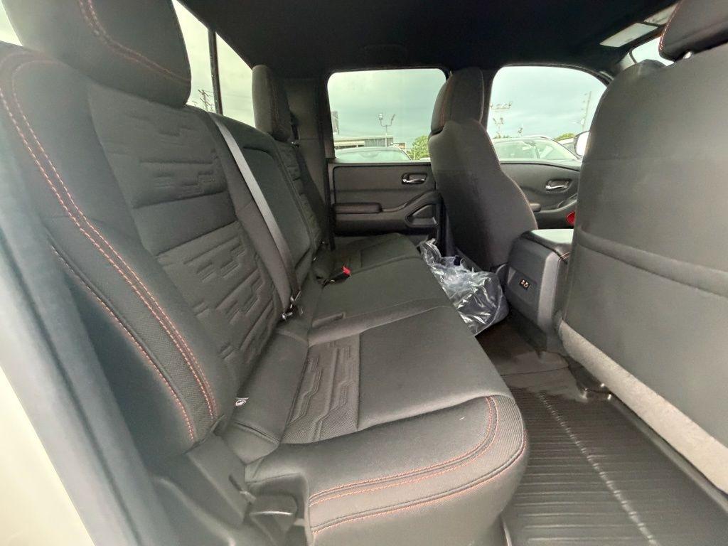 Nissan Frontier PRO-4X Crew Cab 4WD 2025