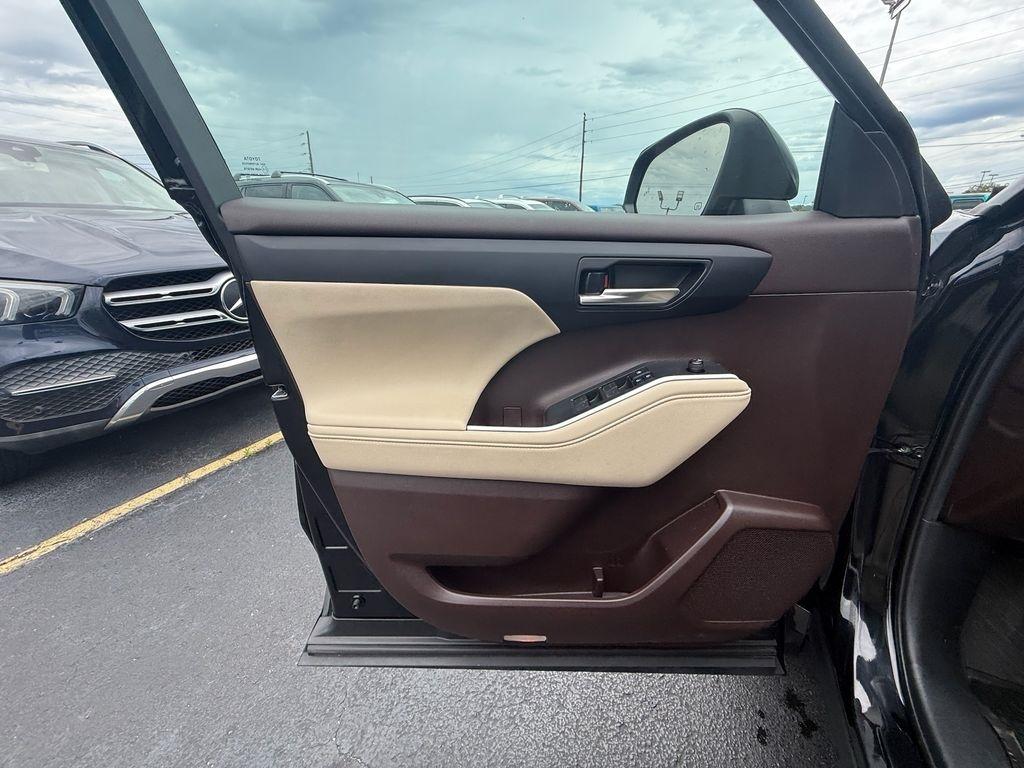 Toyota Highlander XLE AWD V6 2021