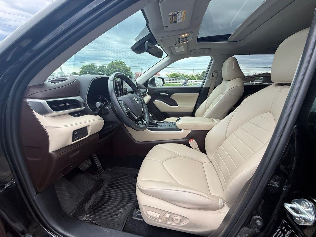 Toyota Highlander XLE AWD V6 2021