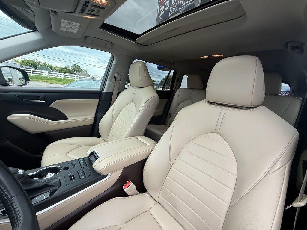 Toyota Highlander XLE AWD V6 2021