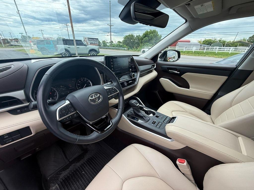 Toyota Highlander XLE AWD V6 2021