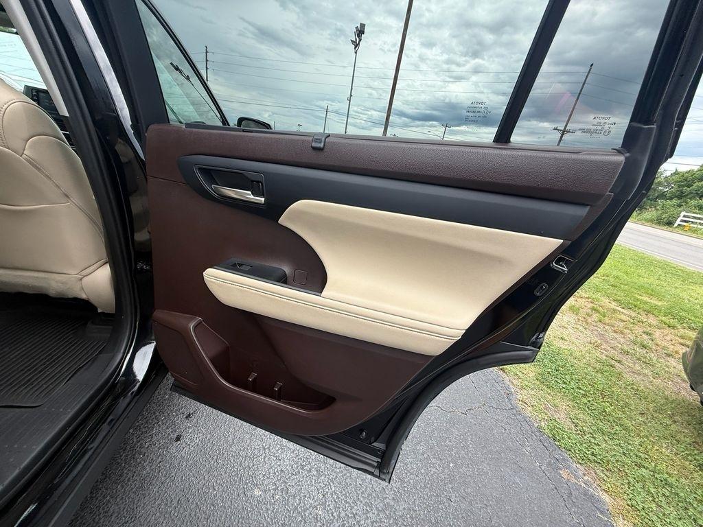 Toyota Highlander XLE AWD V6 2021