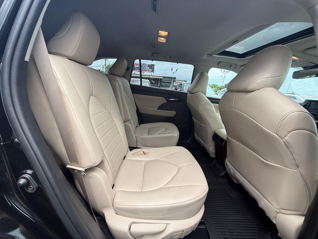Toyota Highlander XLE AWD V6 2021