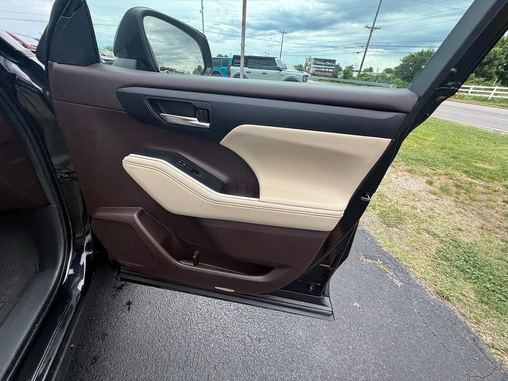 Toyota Highlander XLE AWD V6 2021