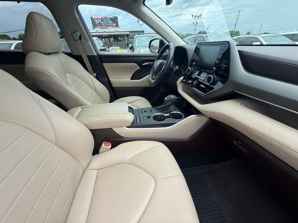 Toyota Highlander XLE AWD V6 2021