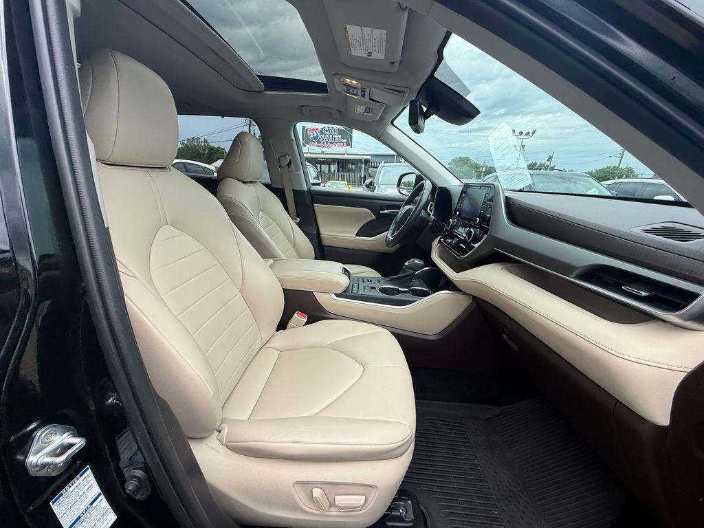 Toyota Highlander XLE AWD V6 2021
