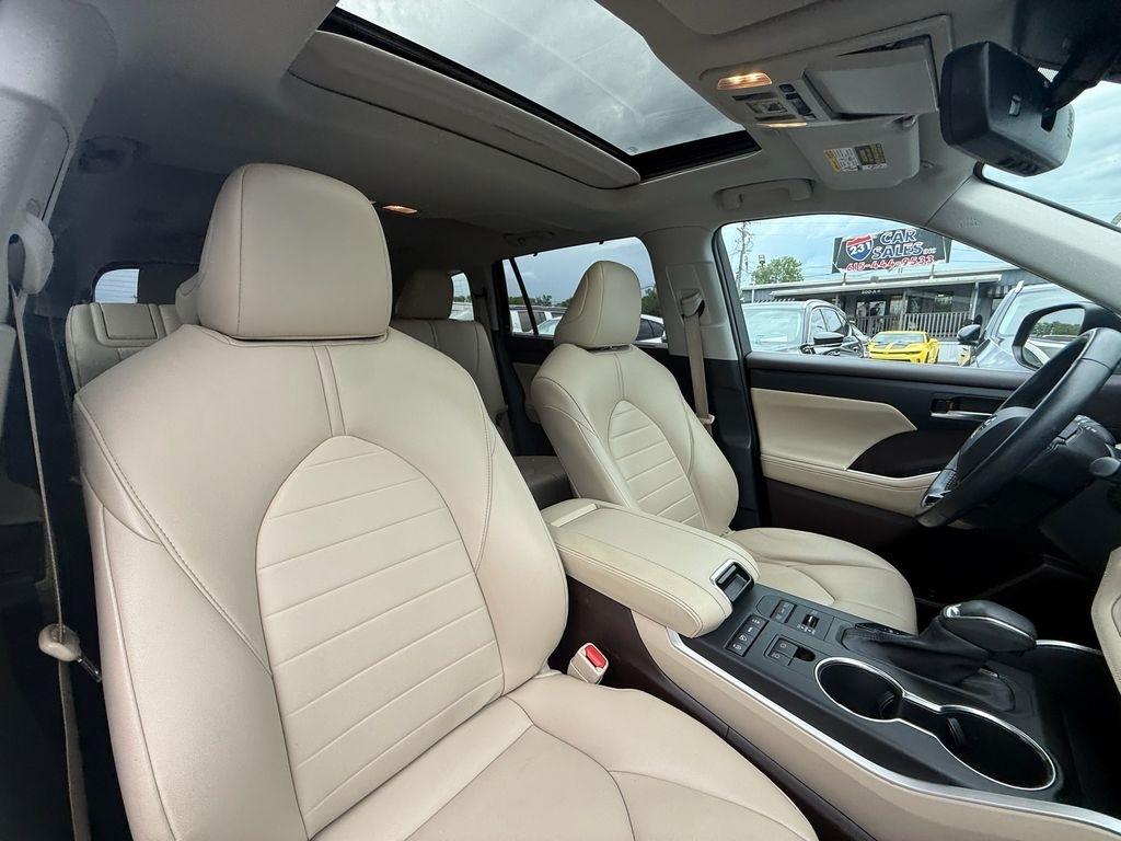 Toyota Highlander XLE AWD V6 2021