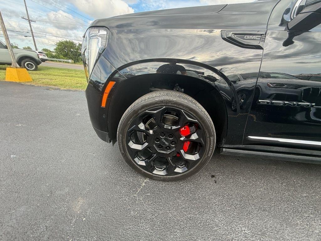 GMC Yukon XL Denali Ultimate 4WD 2025
