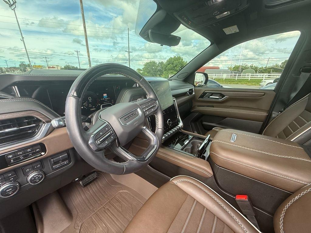 GMC Yukon XL Denali Ultimate 4WD 2025