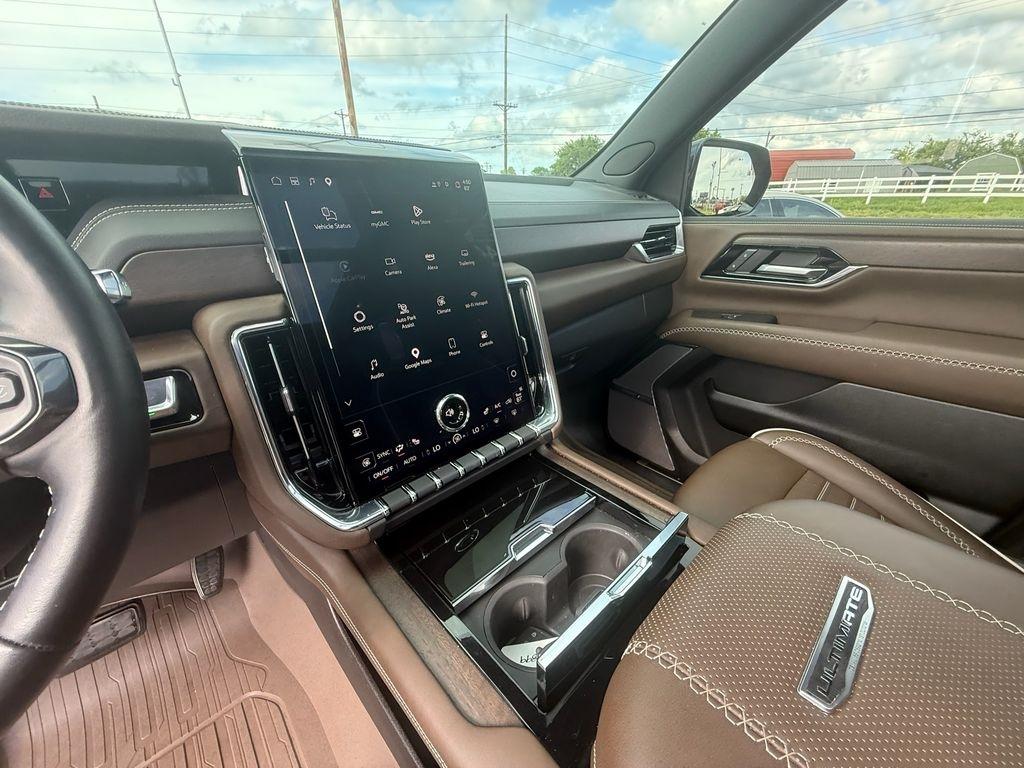 GMC Yukon XL Denali Ultimate 4WD 2025