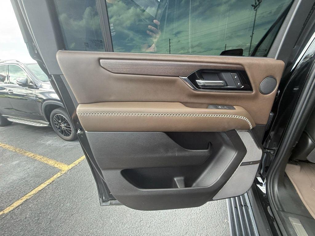 GMC Yukon XL Denali Ultimate 4WD 2025