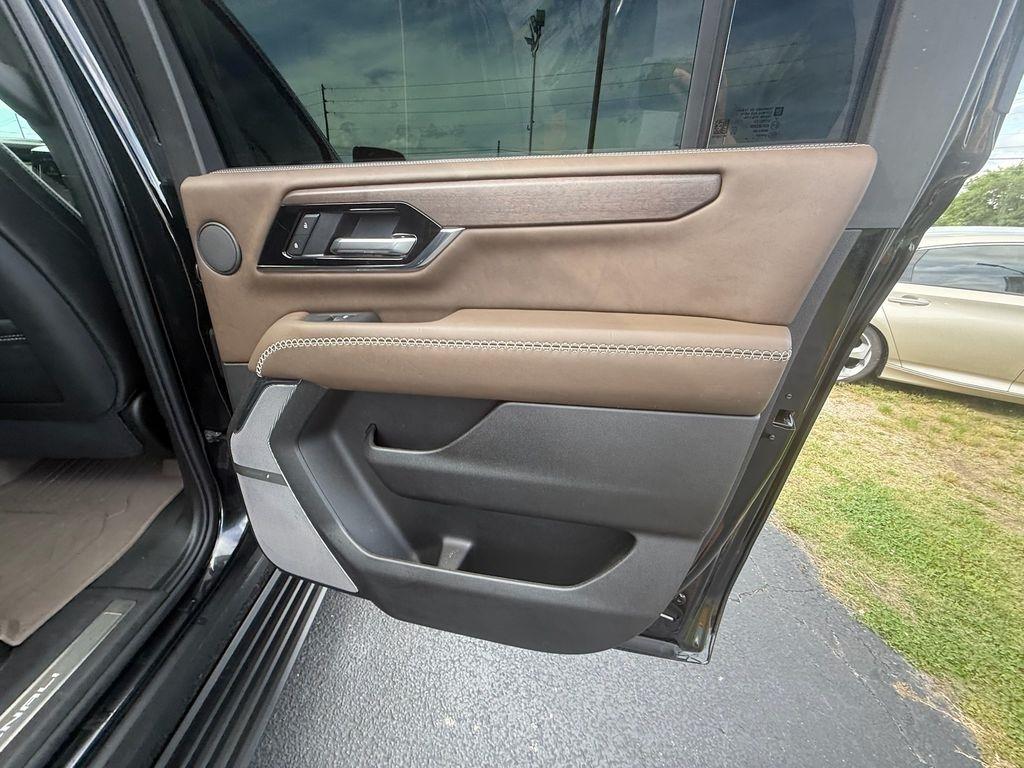 GMC Yukon XL Denali Ultimate 4WD 2025