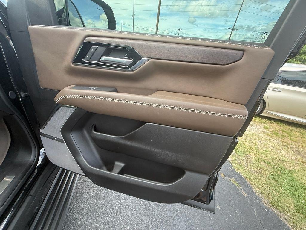 GMC Yukon XL Denali Ultimate 4WD 2025