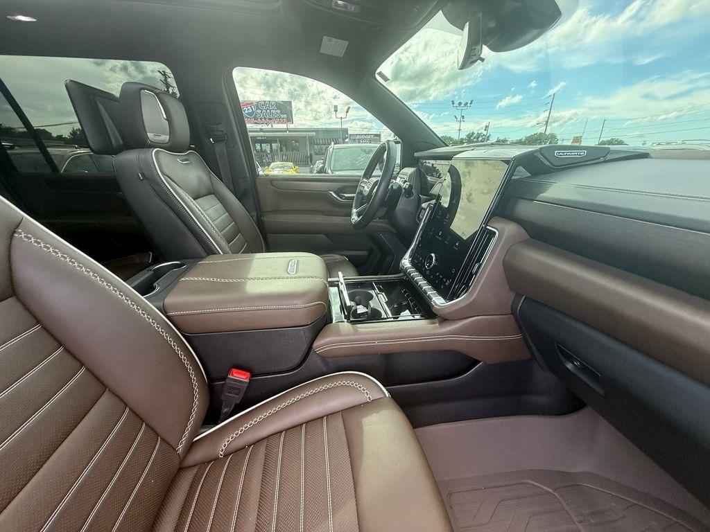 GMC Yukon XL Denali Ultimate 4WD 2025
