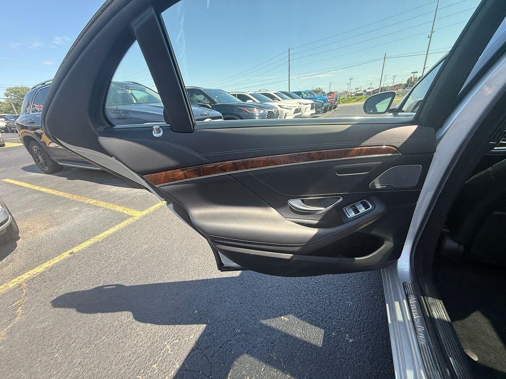 Mercedes-Benz S-Class S550 2014