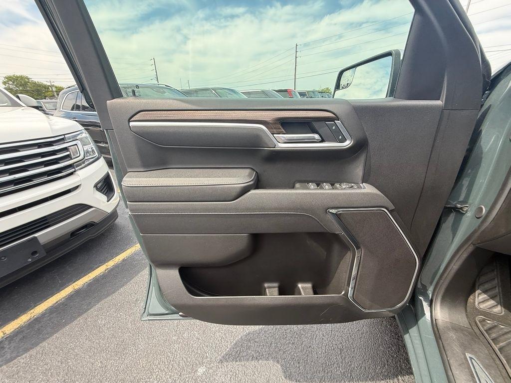 Chevrolet Silverado 1500 LT Crew Cab 4WD 2025