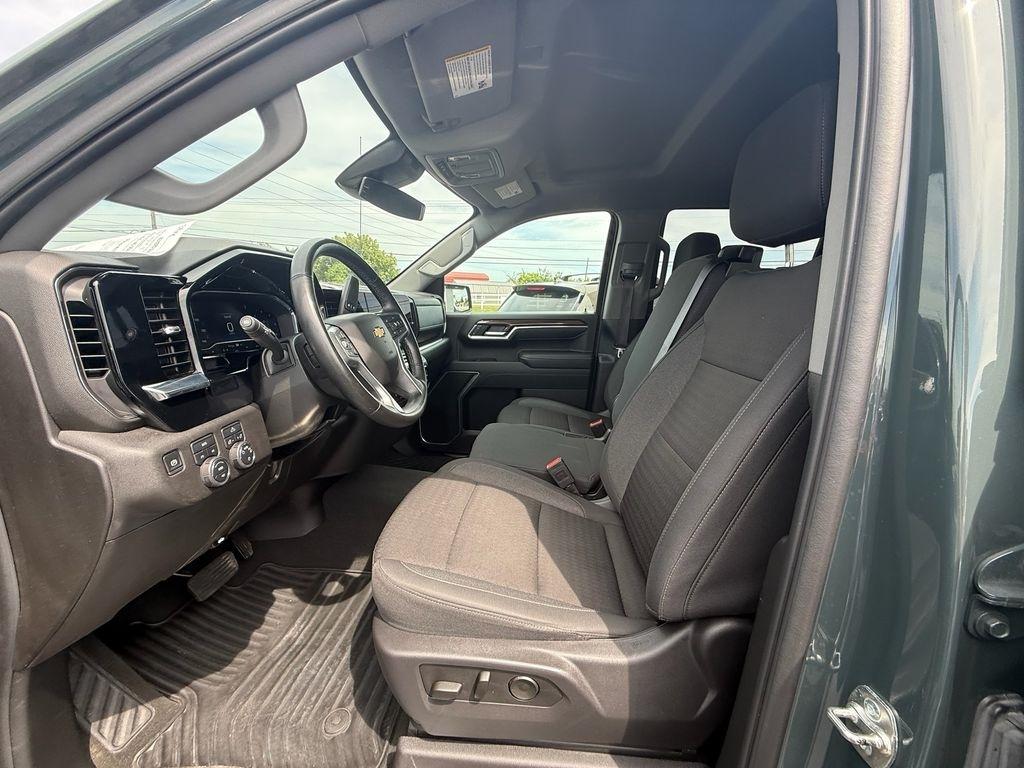 Chevrolet Silverado 1500 LT Crew Cab 4WD 2025