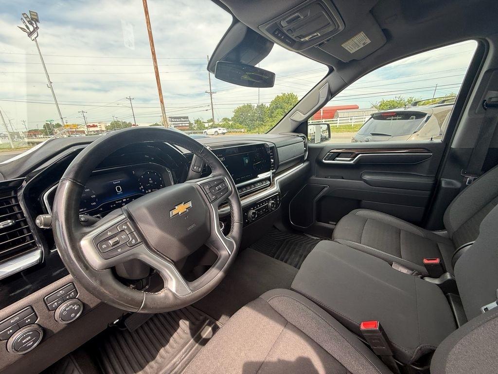 Chevrolet Silverado 1500 LT Crew Cab 4WD 2025