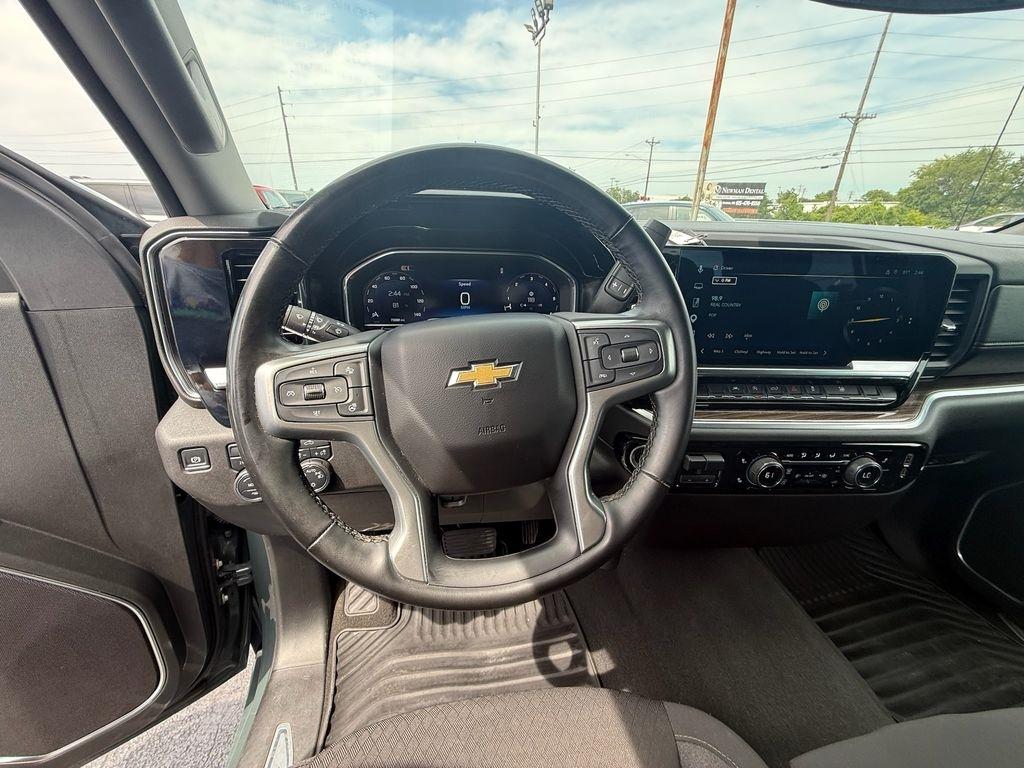 Chevrolet Silverado 1500 LT Crew Cab 4WD 2025
