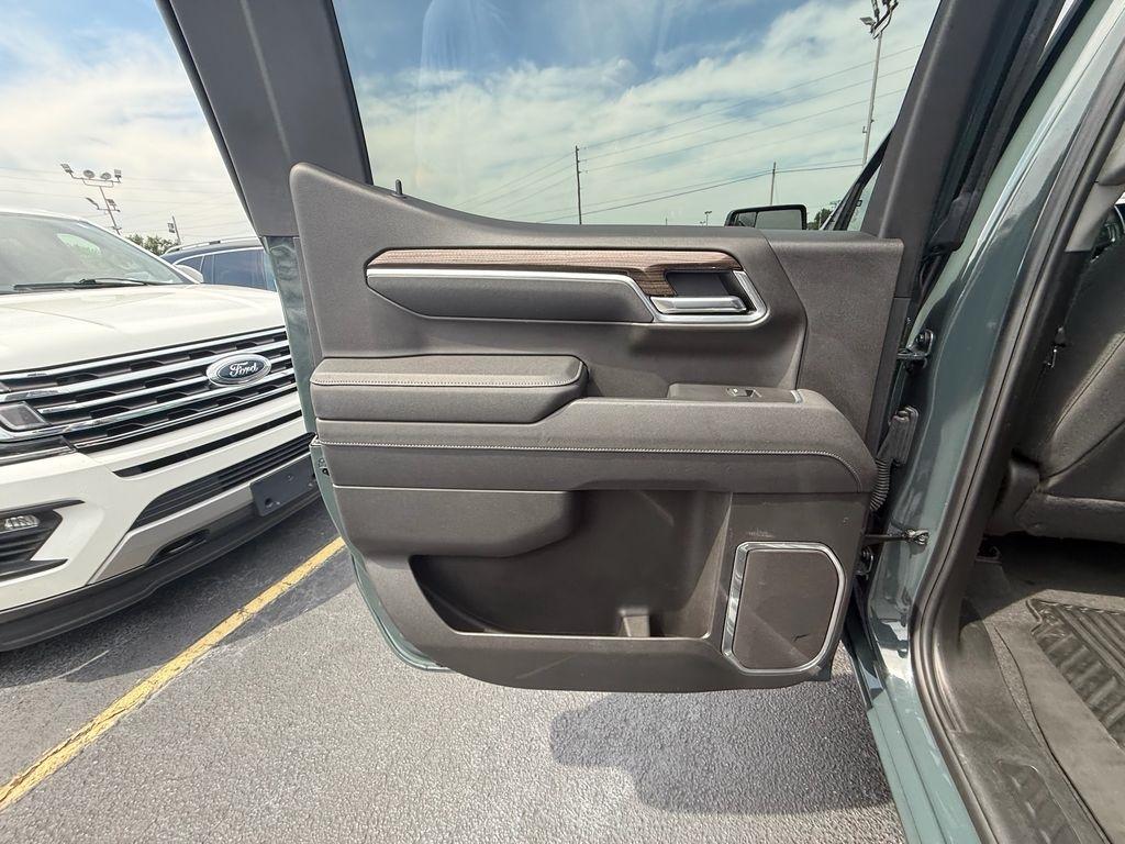 Chevrolet Silverado 1500 LT Crew Cab 4WD 2025