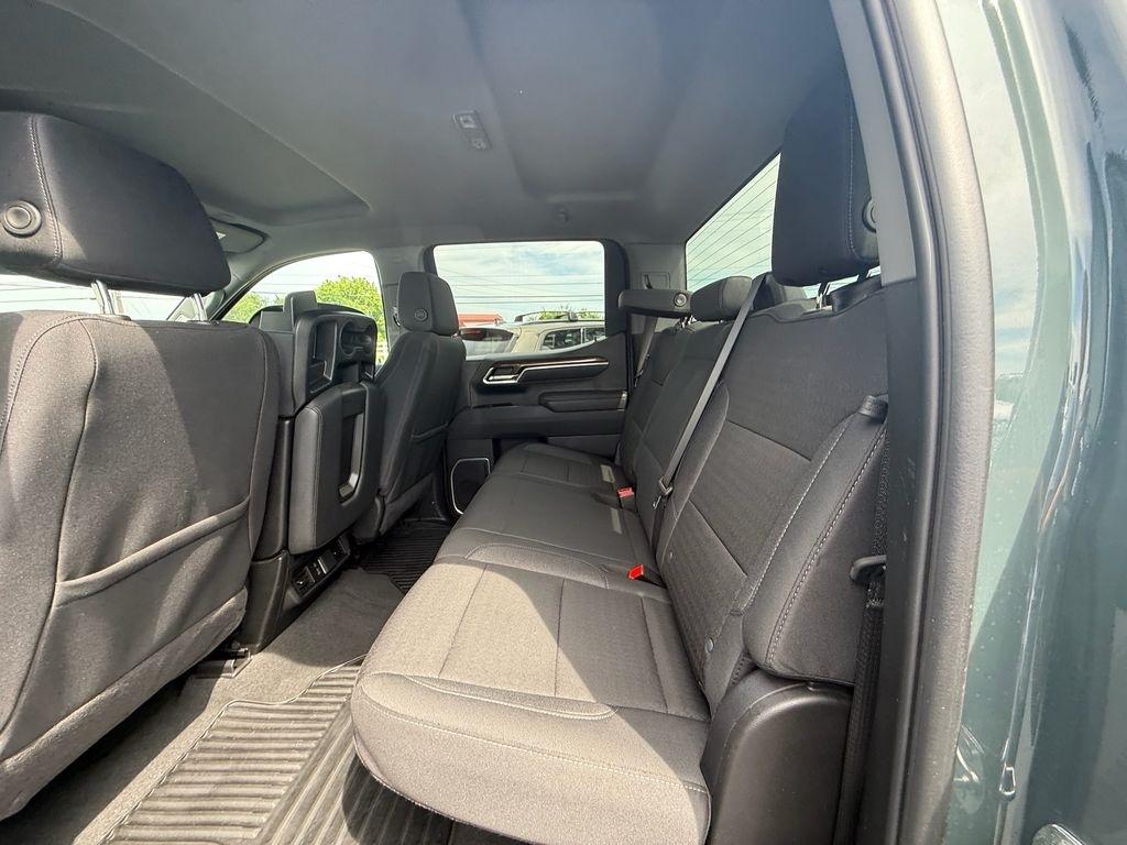 Chevrolet Silverado 1500 LT Crew Cab 4WD 2025
