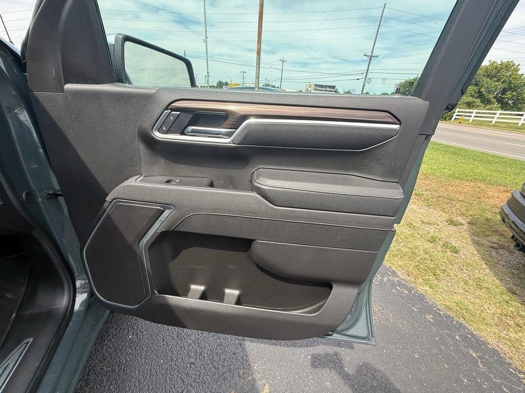 Chevrolet Silverado 1500 LT Crew Cab 4WD 2025