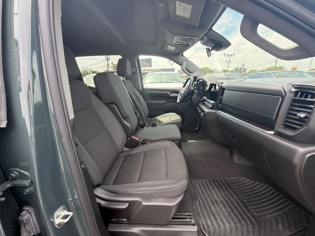 Chevrolet Silverado 1500 LT Crew Cab 4WD 2025