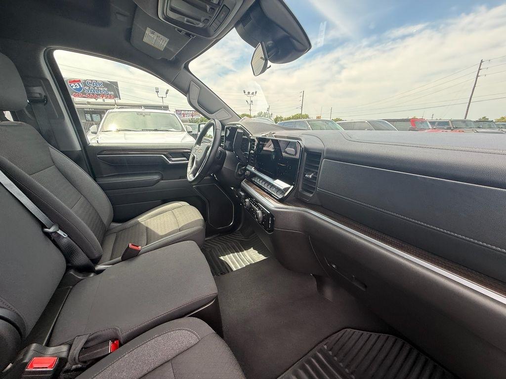 Chevrolet Silverado 1500 LT Crew Cab 4WD 2025
