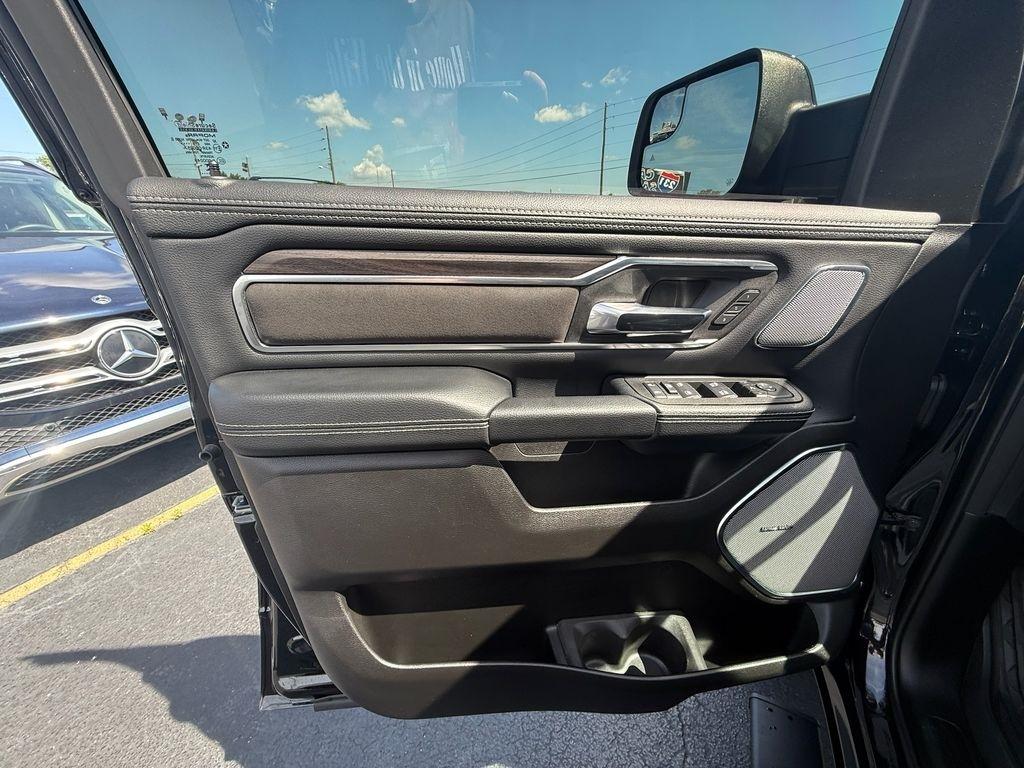 RAM 1500 Laramie Crew Cab SWB 4WD 2026