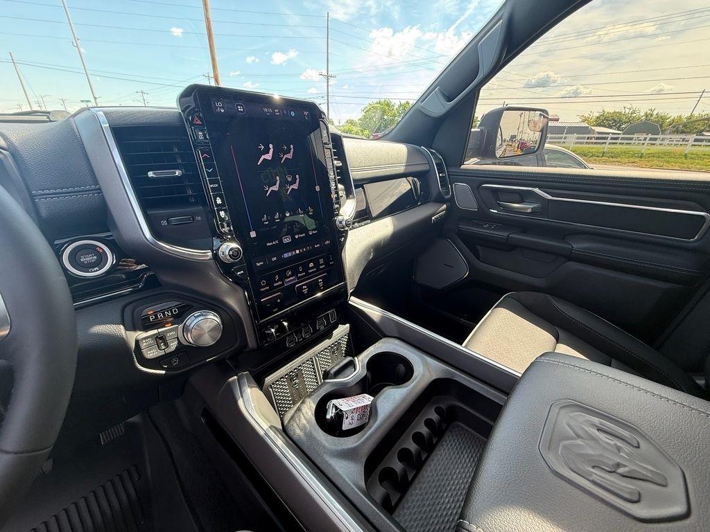 RAM 1500 Laramie Crew Cab SWB 4WD 2026