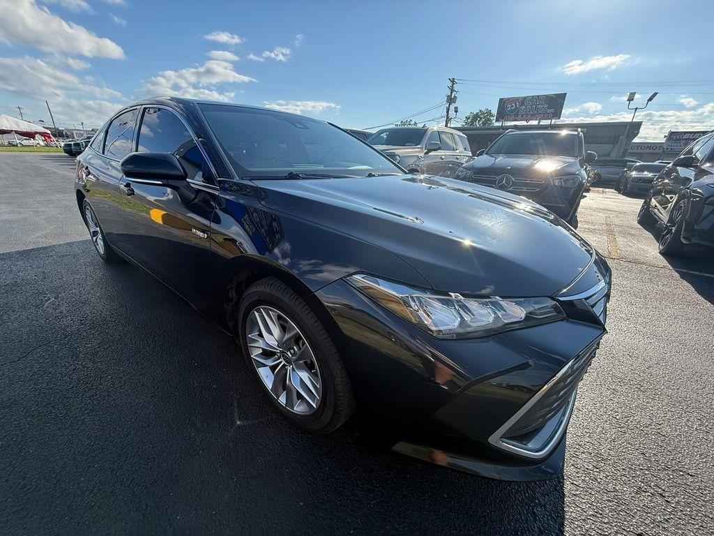 Toyota Avalon Hybrid XLE 2021