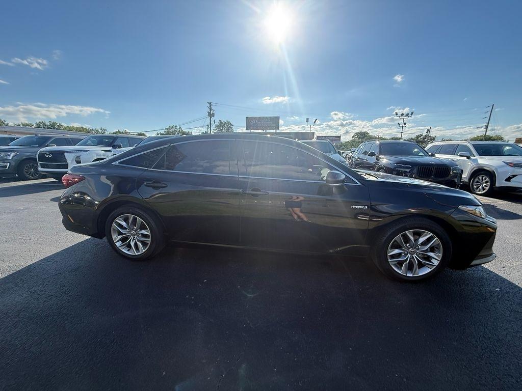 Toyota Avalon Hybrid XLE 2021
