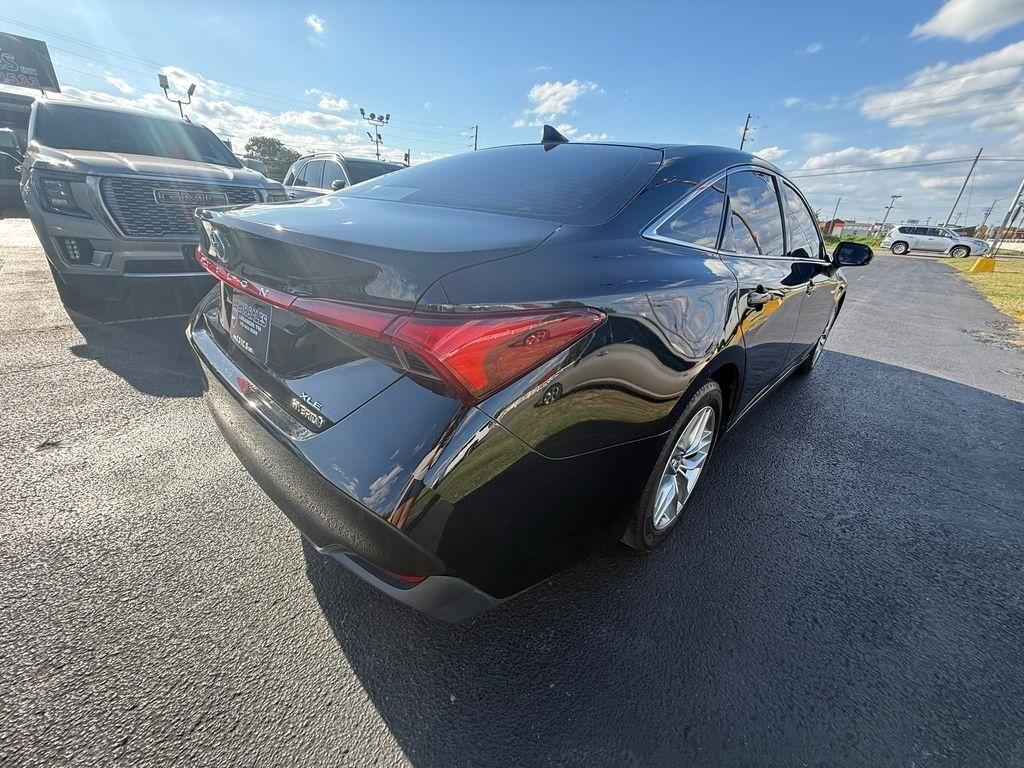 Toyota Avalon Hybrid XLE 2021