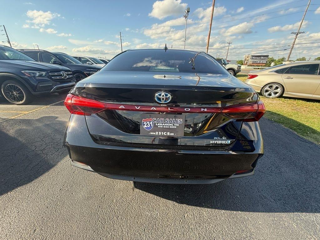 Toyota Avalon Hybrid XLE 2021