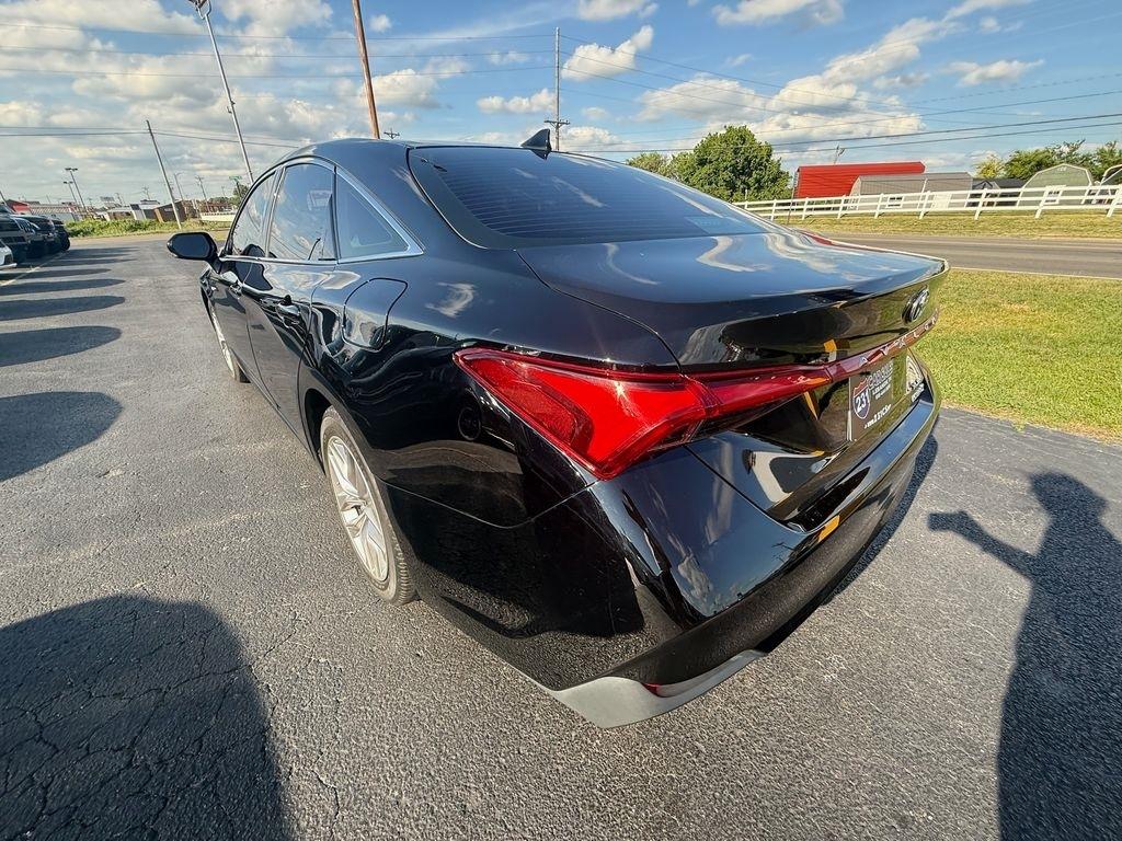 Toyota Avalon Hybrid XLE 2021