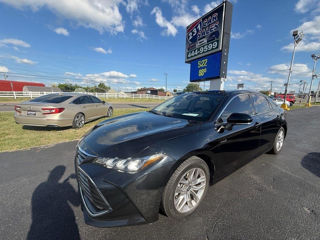 Toyota Avalon Hybrid XLE 2021