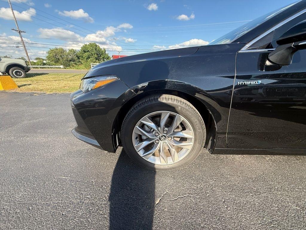 Toyota Avalon Hybrid XLE 2021