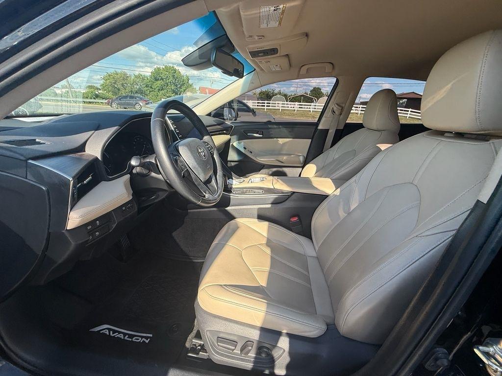 Toyota Avalon Hybrid XLE 2021