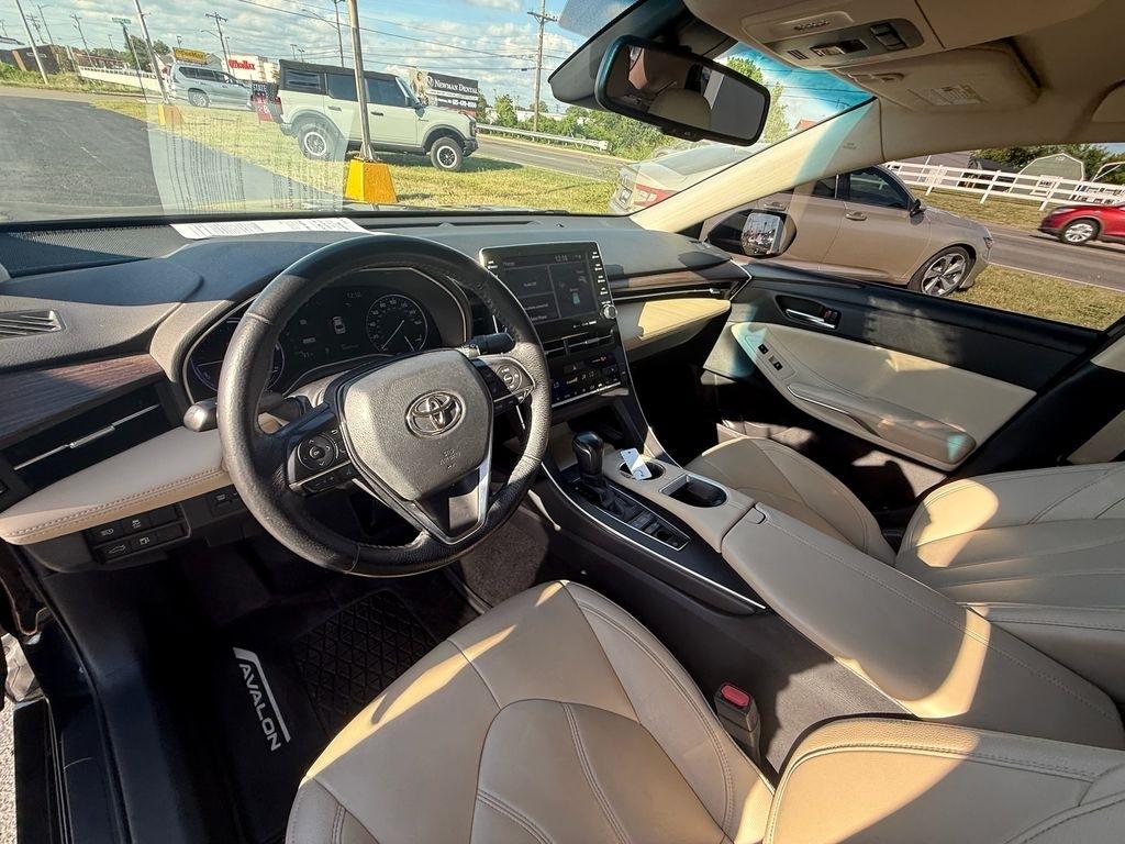 Toyota Avalon Hybrid XLE 2021
