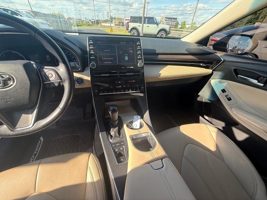 Toyota Avalon Hybrid XLE 2021