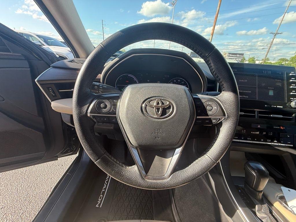 Toyota Avalon Hybrid XLE 2021