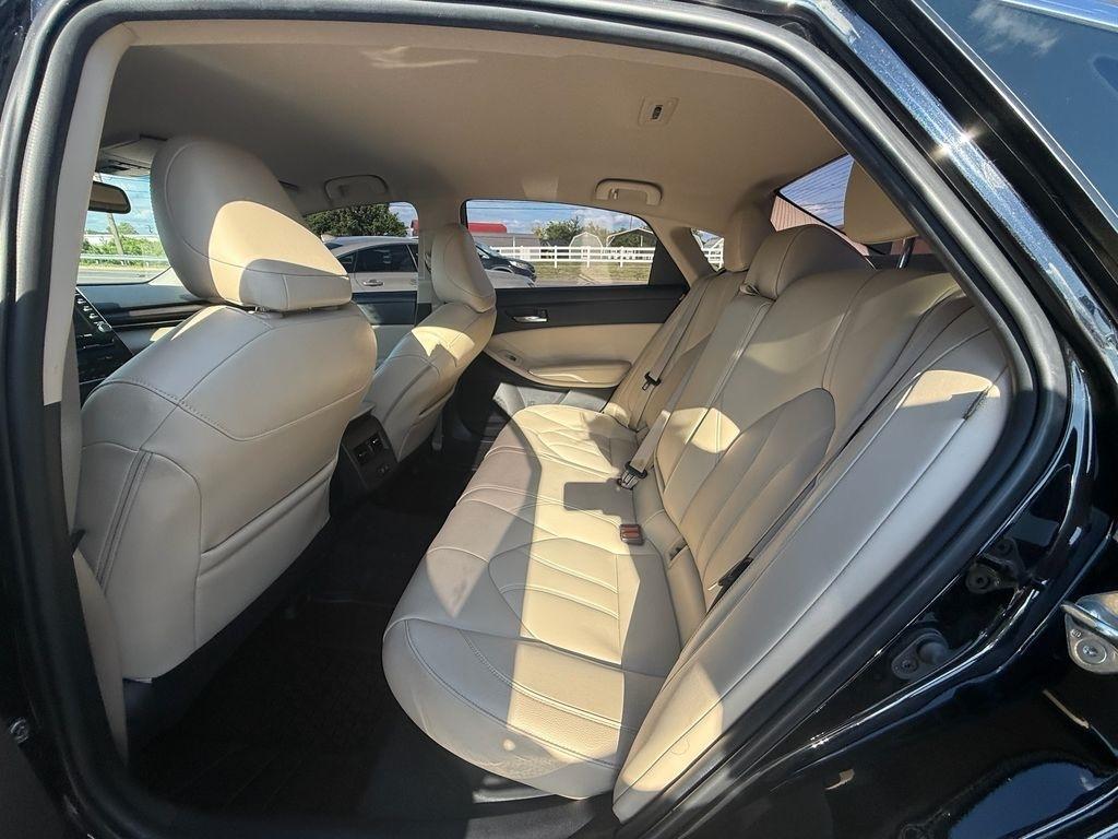 Toyota Avalon Hybrid XLE 2021