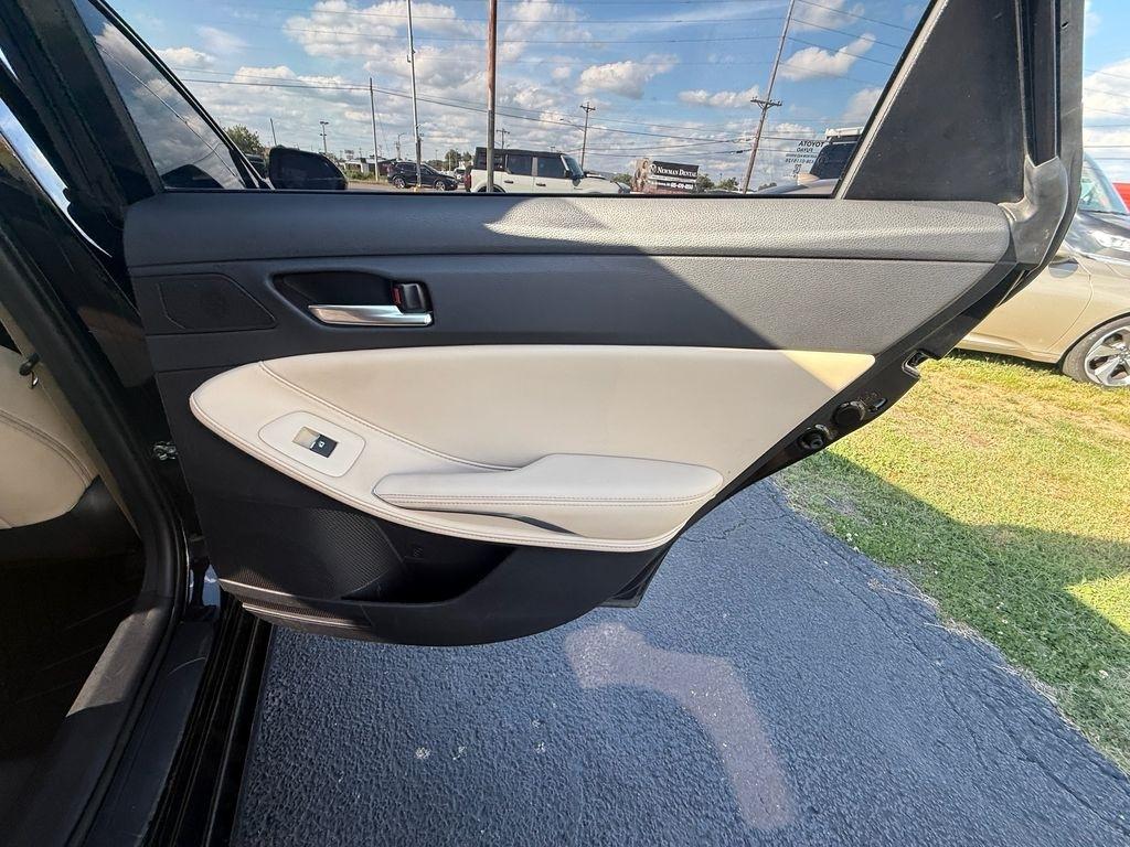 Toyota Avalon Hybrid XLE 2021