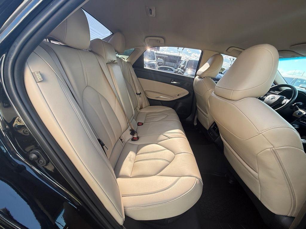 Toyota Avalon Hybrid XLE 2021