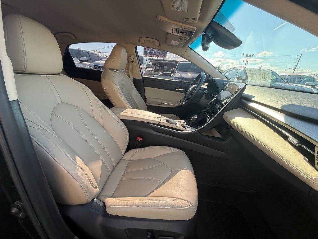 Toyota Avalon Hybrid XLE 2021