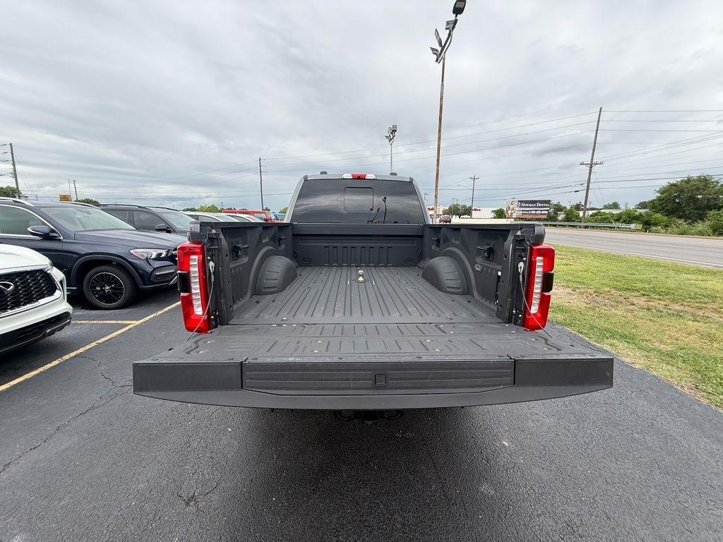Ford F-250 SD Lariat Crew Cab 4WD 2023