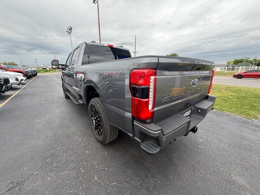 Ford F-250 SD Lariat Crew Cab 4WD 2023