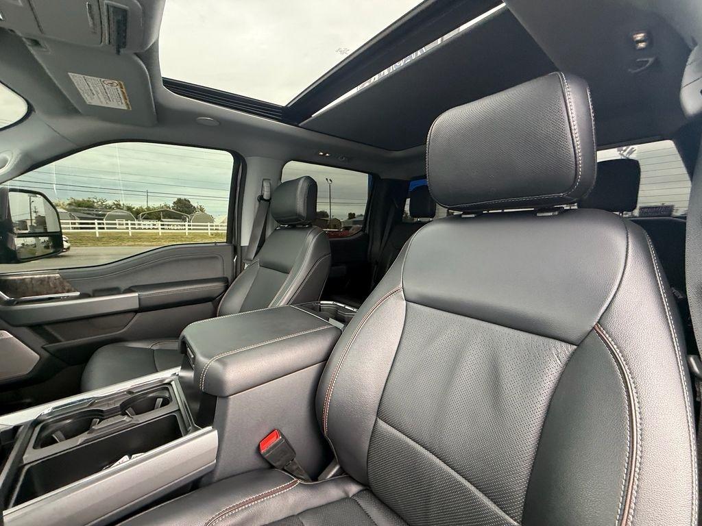 Ford F-250 SD Lariat Crew Cab 4WD 2023