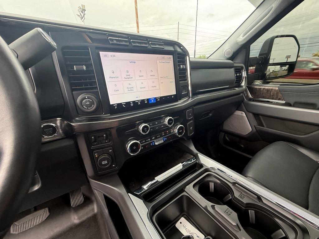 Ford F-250 SD Lariat Crew Cab 4WD 2023