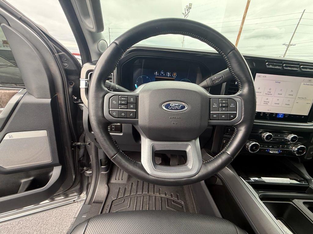 Ford F-250 SD Lariat Crew Cab 4WD 2023